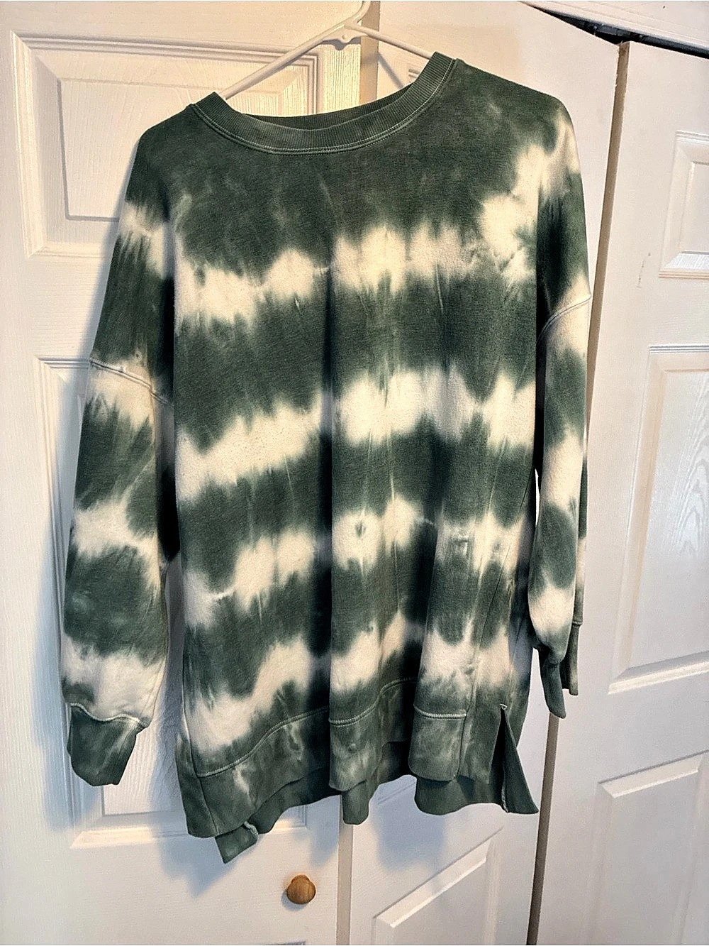 Women's Green & White Tie-Dye Pullover